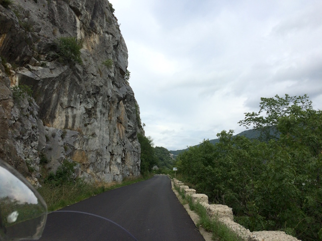 ROMOTOUR | Einsame Bergstraße auf der Rumänien-Motorradreise mit Paula und Eddy