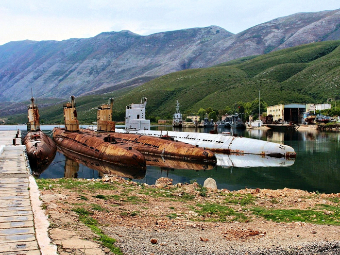 Vier den Russen ‚geklaute’ U-Boote der so genannten Whisky-Klasse (NATO-Code), die lange in Albaniens Marinebasis Pasha Liman bei Vlora lagen