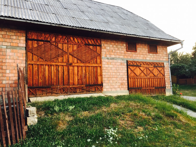 Stall und Scheune auf einem rumänischen Bauernhof- Etappe geführte Motorradtour nach Rumänien mit Käpt'n Eddy
